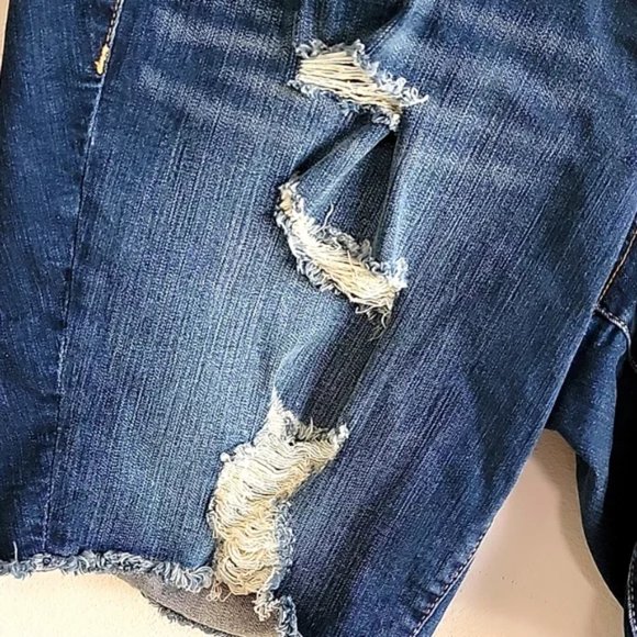 NWT TORRID SHORTS BERMUDA BOYFRIEND VINTAGE STRETCH DISTRESSED 10" INSEAM FRAYED - Picture 7 of 11